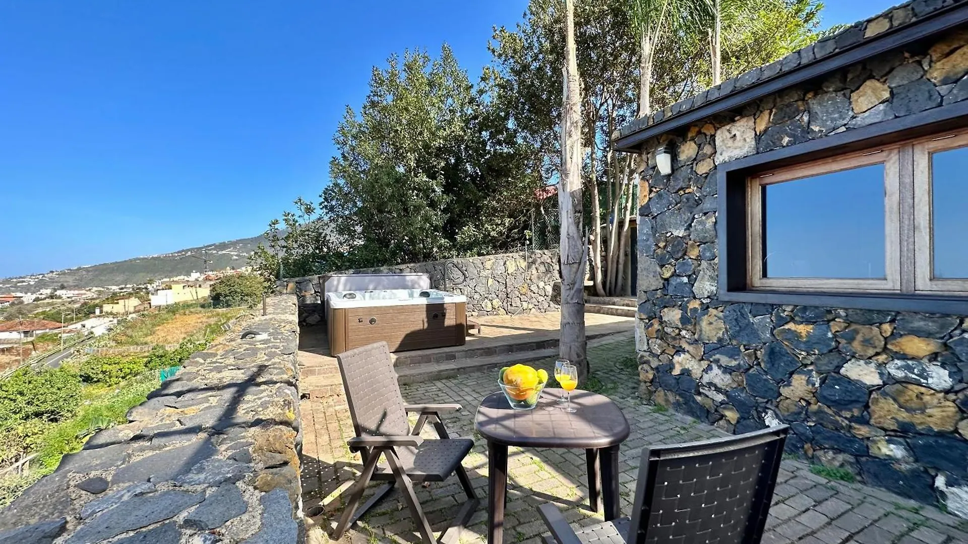Finca Oscar Burchard Ля Оротава